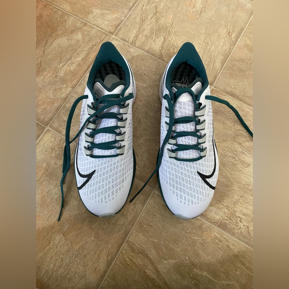 Nike Zoom Pegasus 37 Eagles, Size 8.5 Womens, White/Medium Silver